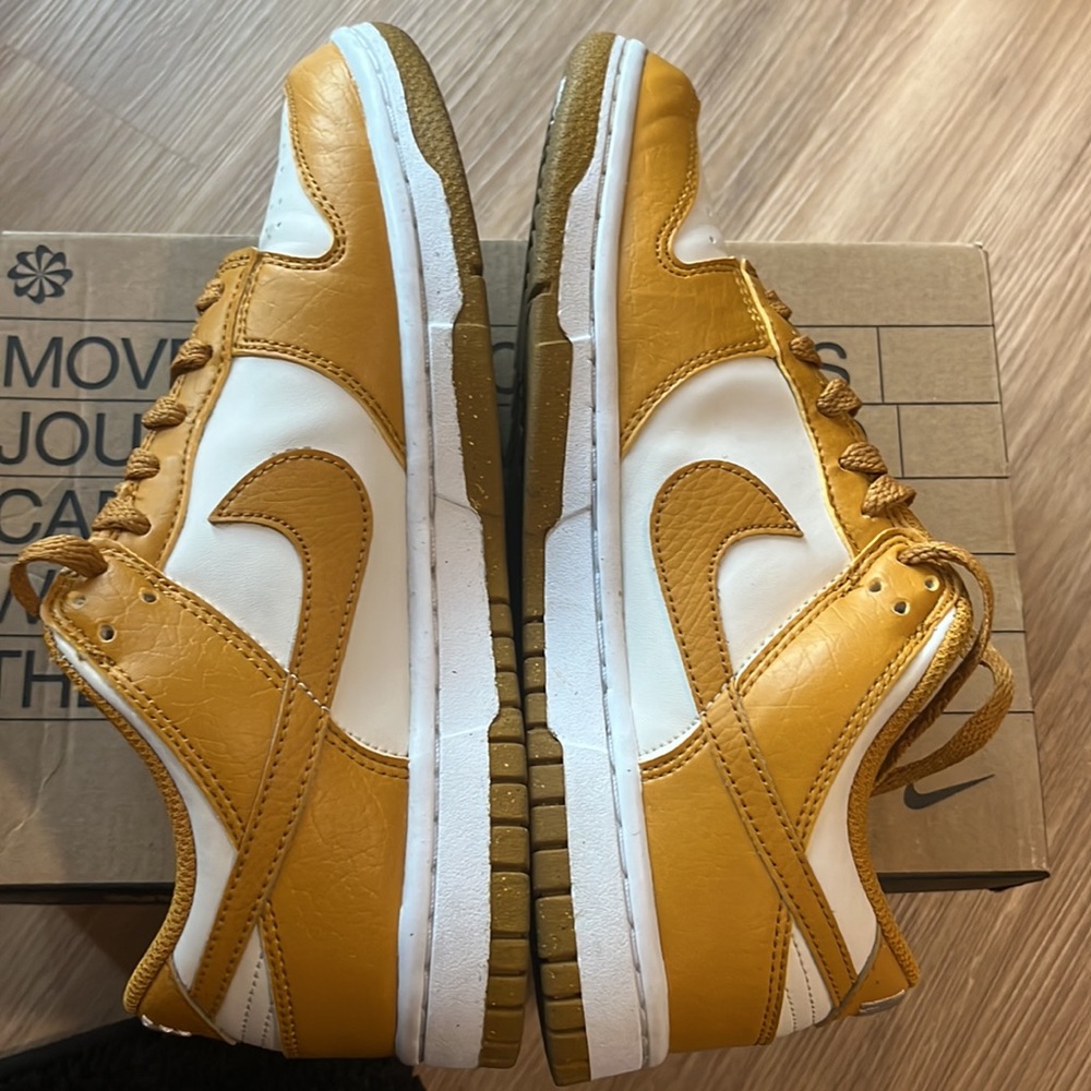 Women’s Nike Dunk - Picture 6 of 8